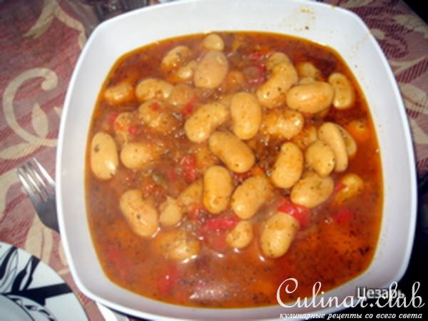 Фасоль белая с овощами.