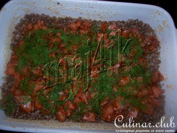 Запеканка из гречки с начинкой, соусом и сырной шапкой