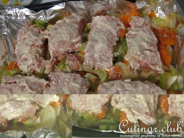 Лосось в горчично-майонезном соусе запечёный с овощами