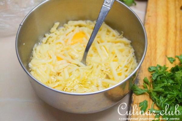 Фриттата с рисом и копчёной куриной грудкой.