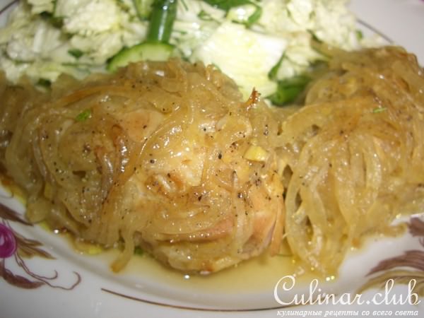 Куриные окорочка тушеные с луком