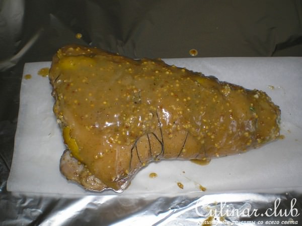 Рулька фаршированая сыром