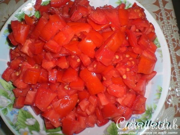 куриное филе с рисом и помидорами