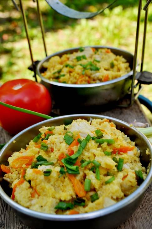 Каша из пшена с курицей и овощами.