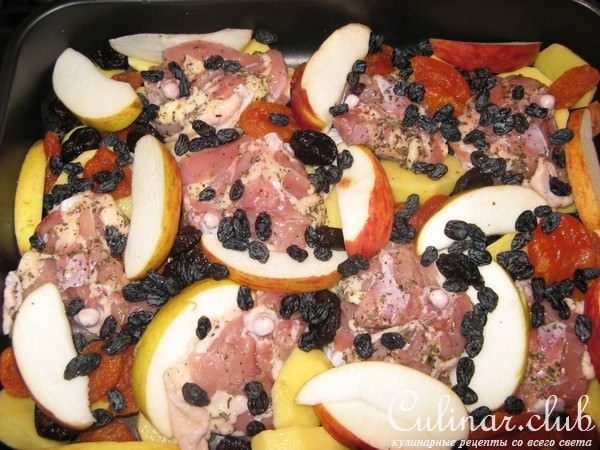 Куриные бёдрышки запеченные с сухофруктами