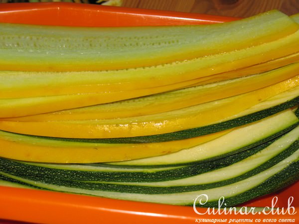 Рисовая запеканка с кабачками и консервированной рыбкой.