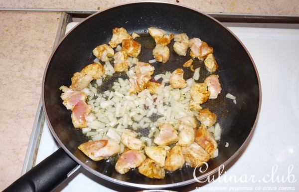 Паэлья с курицей и мореподуктами