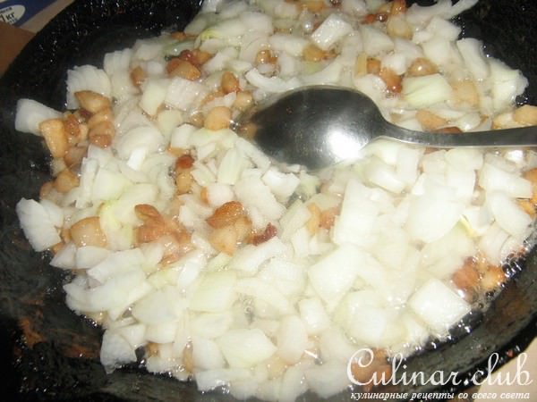 Кручёные паровые галушки с картофелем и шкварками.