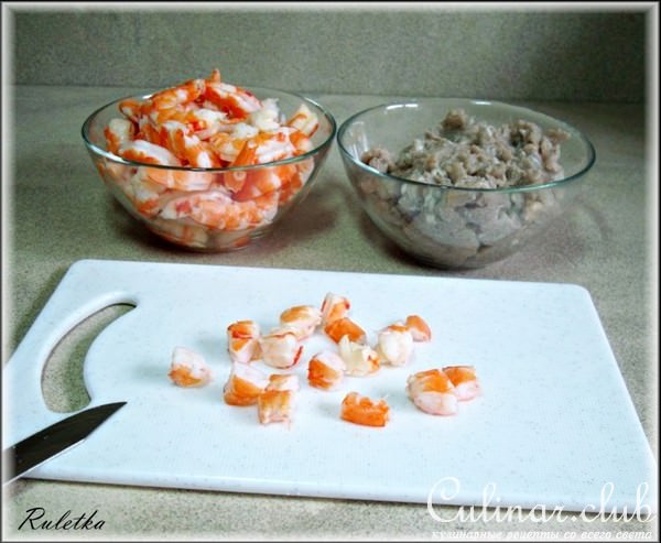 Вьетнамские рулеты из рисовой бумаги с соусом нуок чам.
