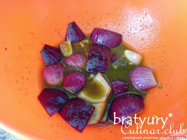Шашлык из курицы с персиками