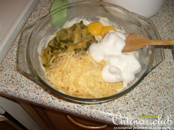 Суфле из цукини с соусом бешамель.