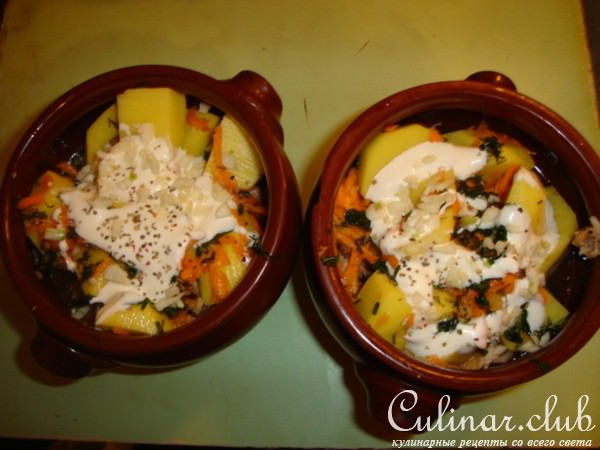 куриные голени с картошкой в горшочке