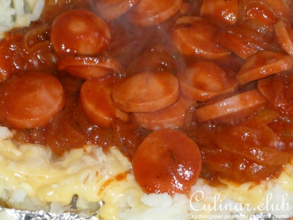 Печеный картофель с сосисками