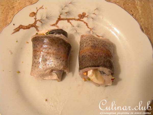 Форель с фисташками и сыром Бри