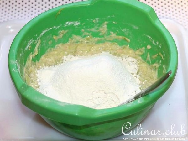 Кабачковый пирог с беконом