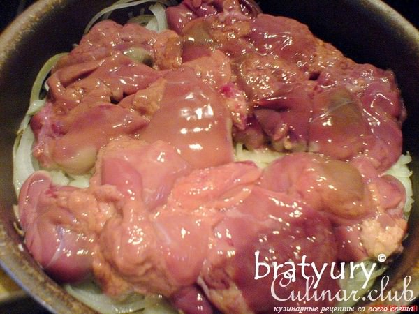 Печень куриная жареная со сливовым соусом 