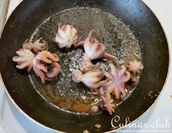Паэлья с курицей и мореподуктами
