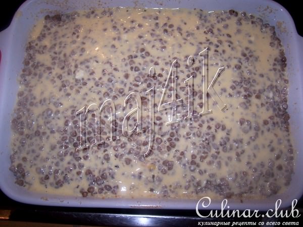 Запеканка из гречки с начинкой, соусом и сырной шапкой