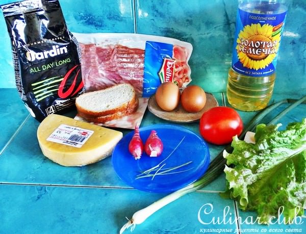 Брускеты с беконом и яйцом -пашот. 