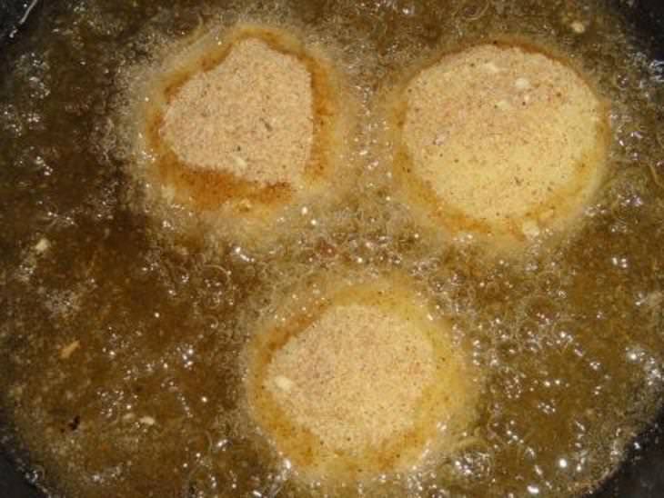 Картофельные крокеты с рыбой и с сыром.