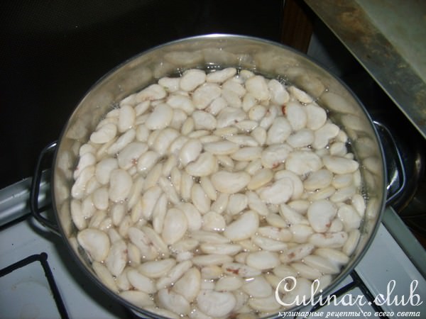 Фасоль с мясом (или без для поста) в томатном соусе