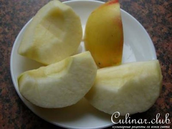 Курочка с яблоками