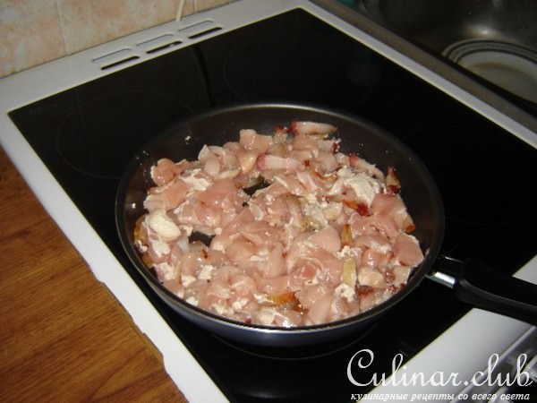 Куриное филе с грибами и корейкой