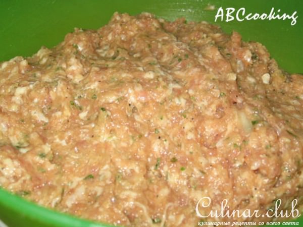 Мясные маффины с огуречной начинкой