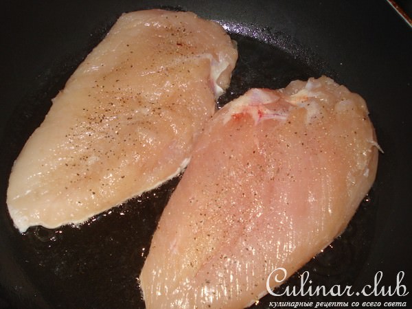 Куриные грудки с грибами