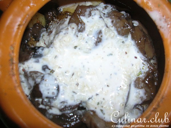 Кура с картошкой в горшочках
