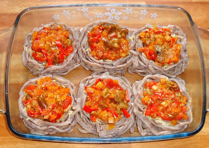 "Гнёздышки" из фасолевой лапши с овощами,грибами и сыром
