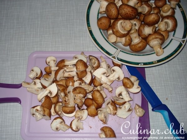 Куриные грудки с грибами