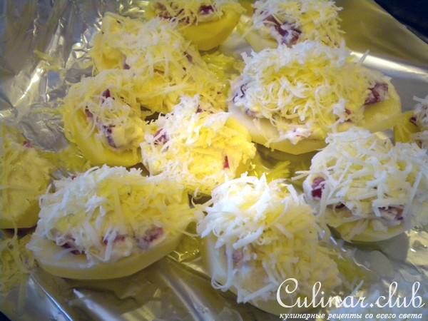 Картофель запеченный с соусом