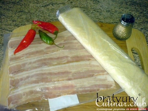 Улитки из слоёного теста с беконом