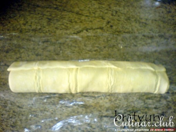 Улитки из слоёного теста с беконом