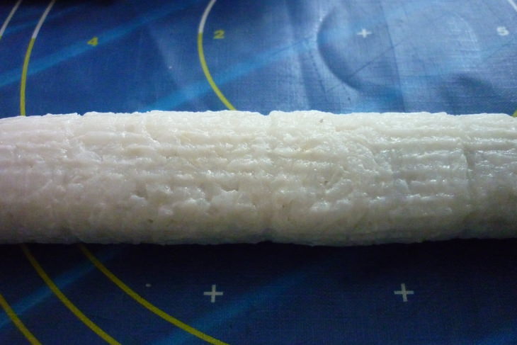 Суши фьюжн с медовой грушей и голубым сыром