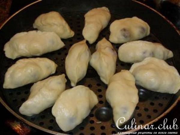 Вареники с черешней на пару