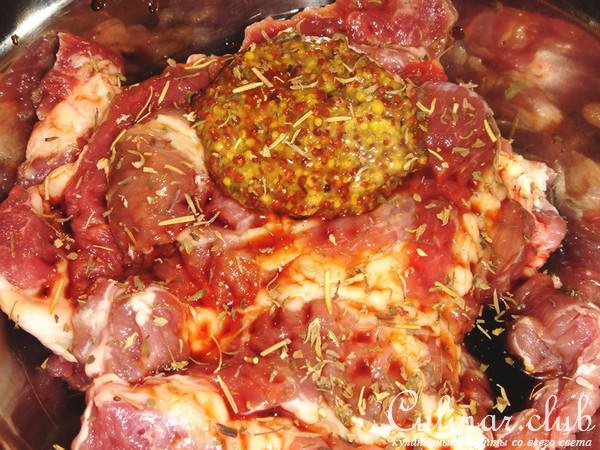 Отбивная под сочной овощной щубкой