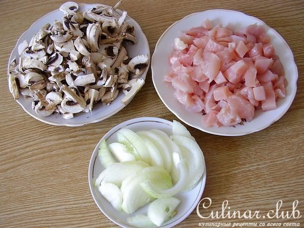 Лапша запеченная с курицей и грибами.