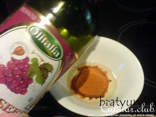 Куриные бедрышки, запечённые в листьях квашеной капусты