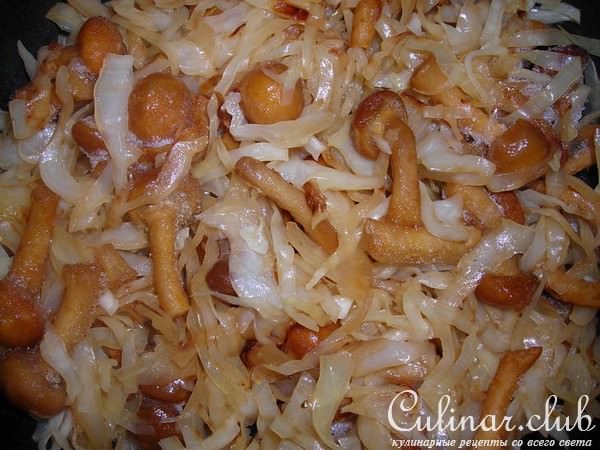 Капуста тушеная по деревенски (с грибами и яйцом)