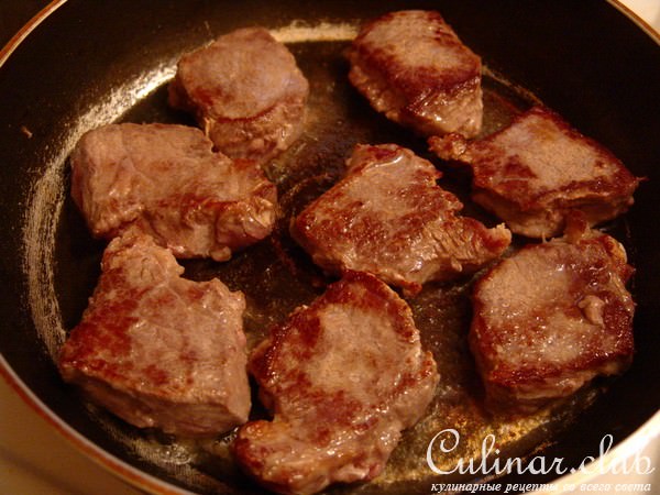 Паста с мясом и томатным соусом