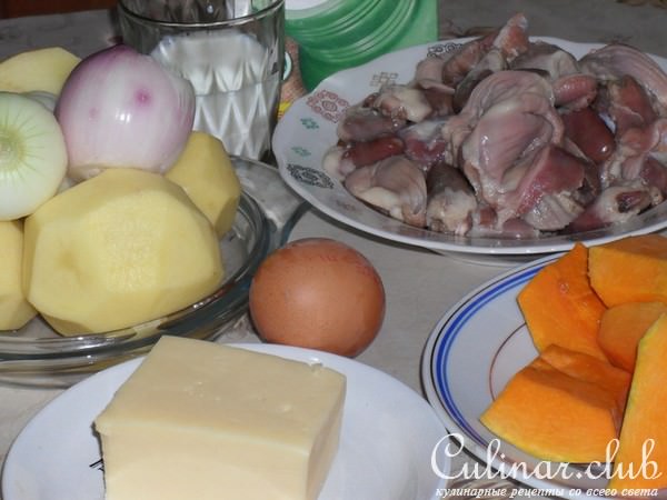 Картофельная запеканка с фаршем из куриных потрошков и тыквой
