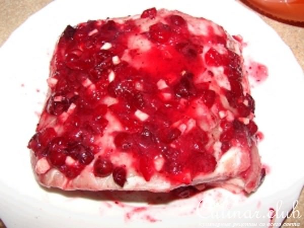 Мясо, запечённое с клюквой