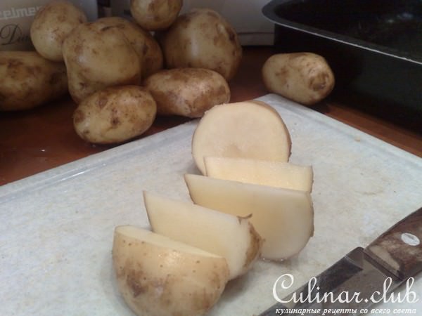 Картошка в мундире с курицей и грибами