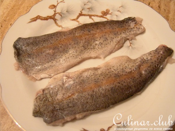 Форель с фисташками и сыром Бри