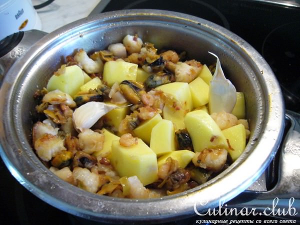 Картошка, тушеная с дарами моря „На пиру у Посейдона“