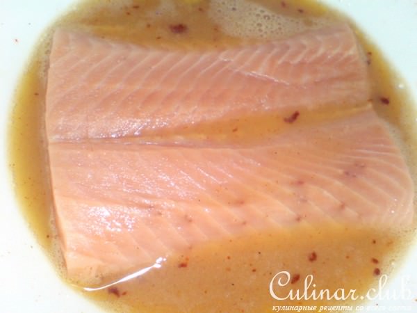 Лосось с грецкими орехами
