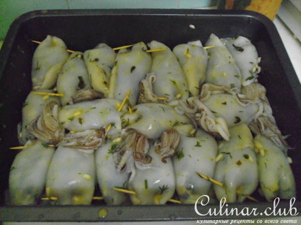 Кальмары,фаршированные шпинатом с рисом