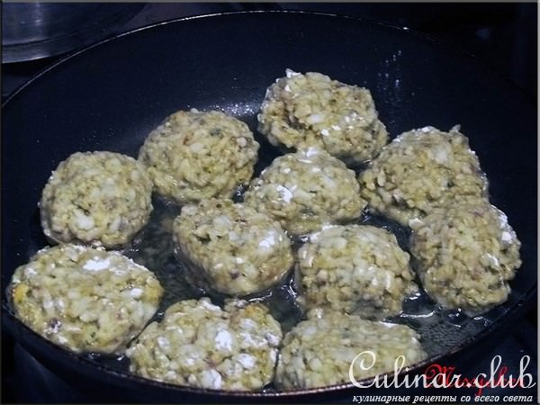 Морские ежики с творожно-апельсиновым соусом и рогаликами